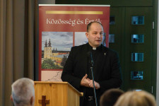 Kép szöveg